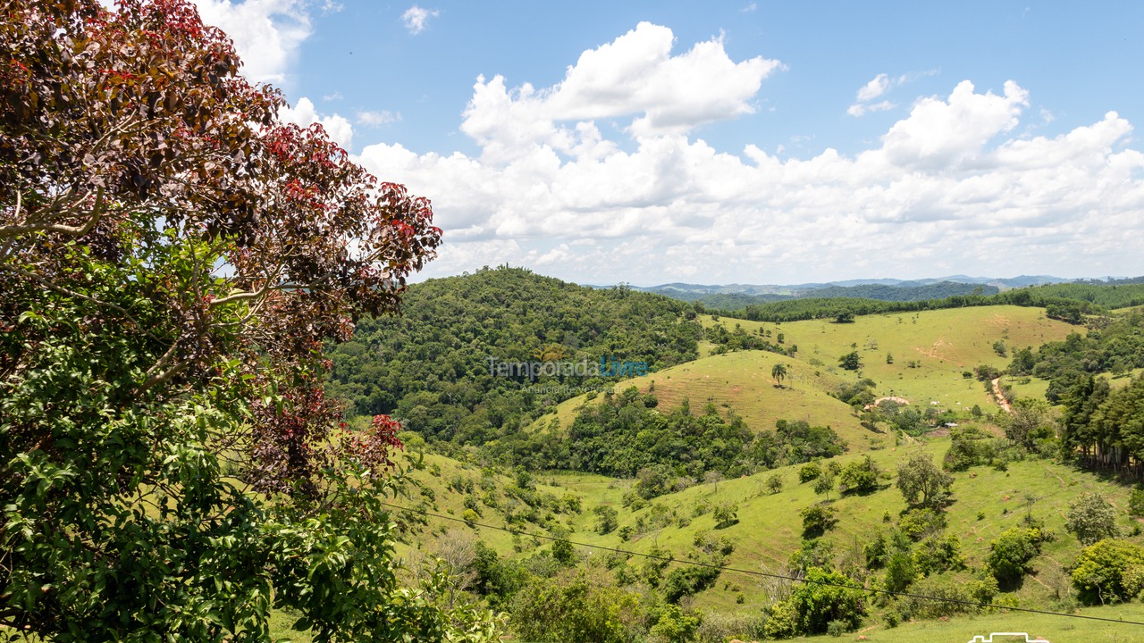 Casa para aluguel de temporada em Santa Branca (Jardim Santa Cecília)