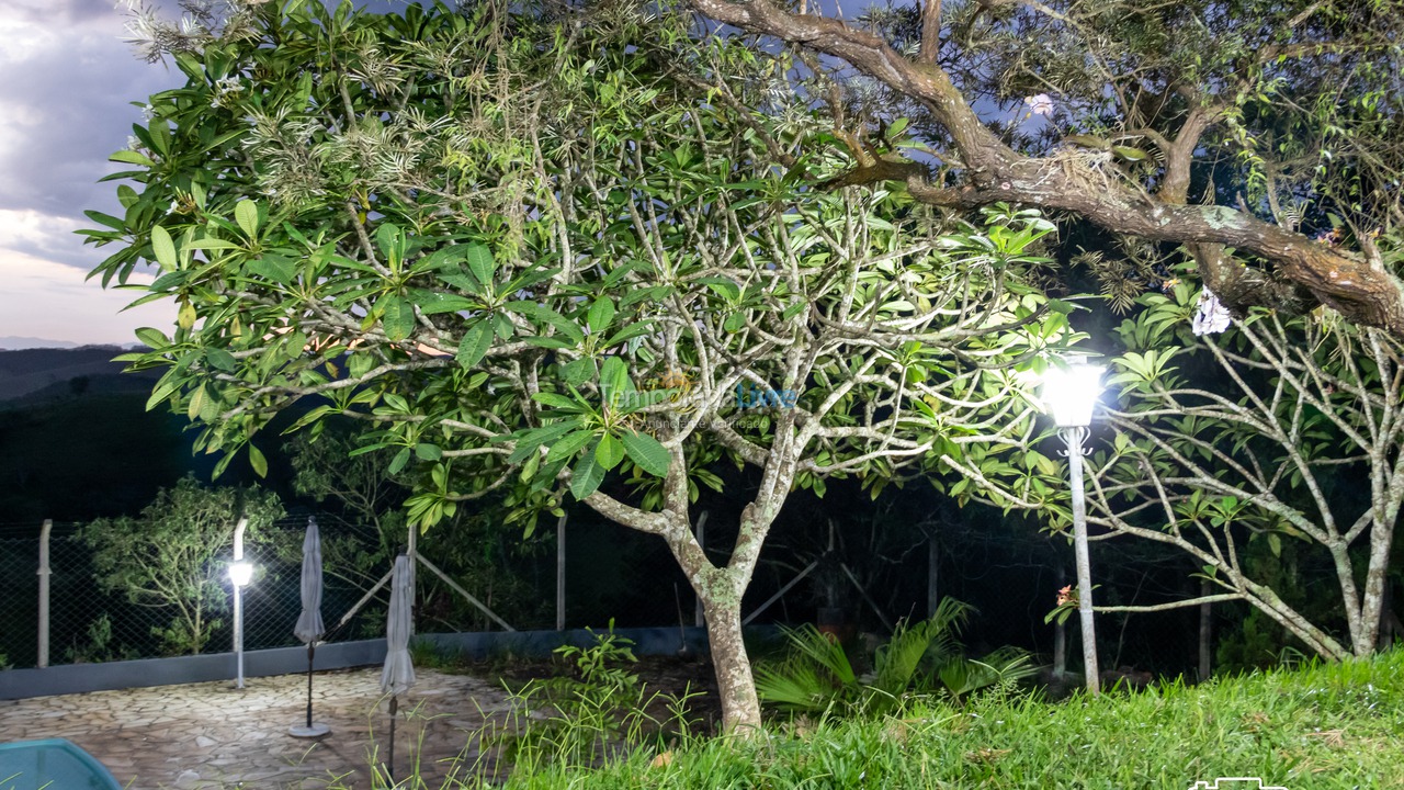Casa para aluguel de temporada em Santa Branca (Jardim Santa Cecília)