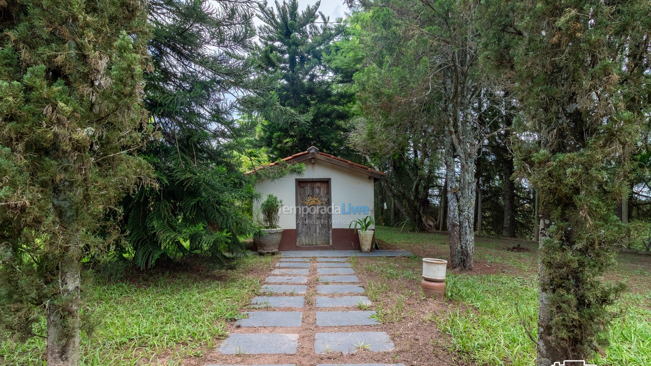 Casa para aluguel de temporada em Santa Branca (Jardim Santa Cecília)