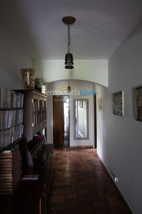 Casa para aluguel de temporada em Santa Branca (Jardim Santa Cecília)