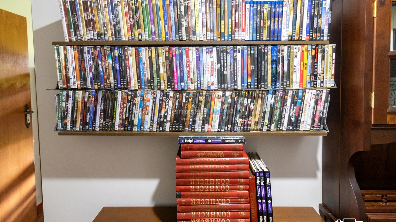 Casa para aluguel de temporada em Santa Branca (Jardim Santa Cecília)