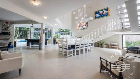 Spectacular house on the Riviera Large heated pool