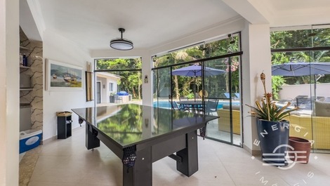 Spectacular house on the Riviera Large heated pool