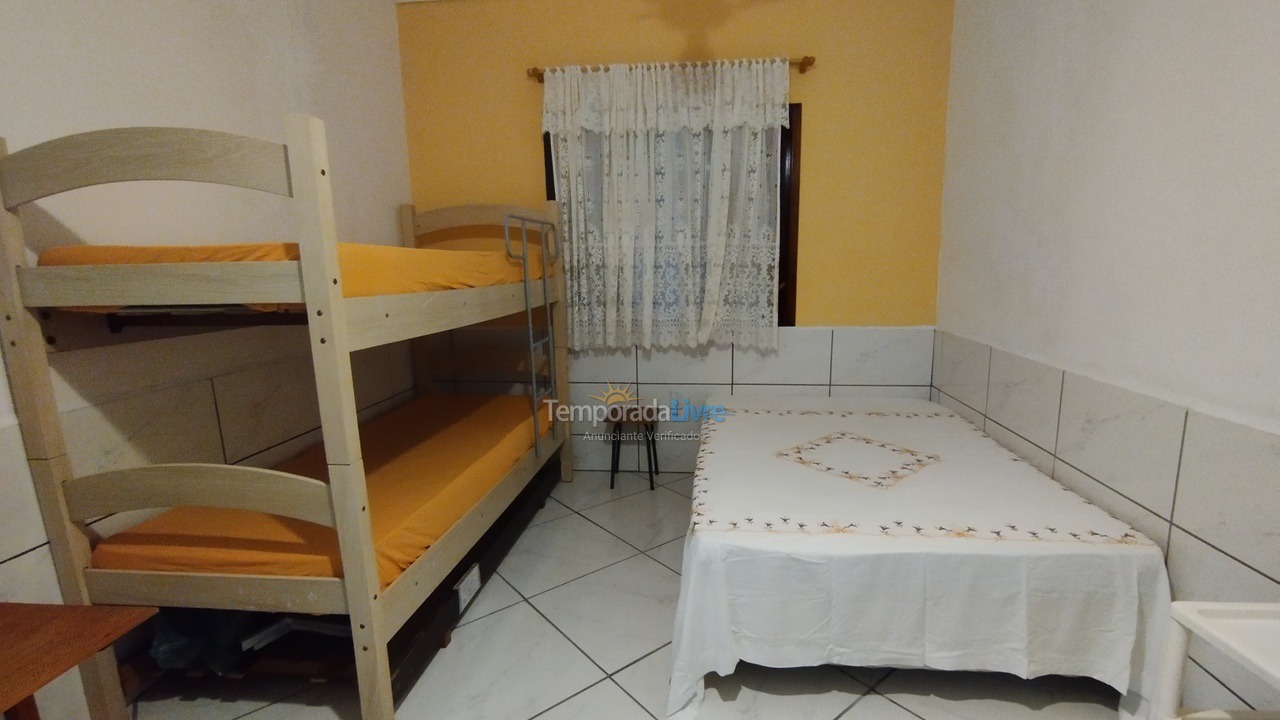 House for vacation rental in Caraguatatuba (Praia das Palmeiras)