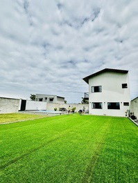 Praia Grande Linda Casa Duplex 3Q com Ar Split Piscina Churrasqueira