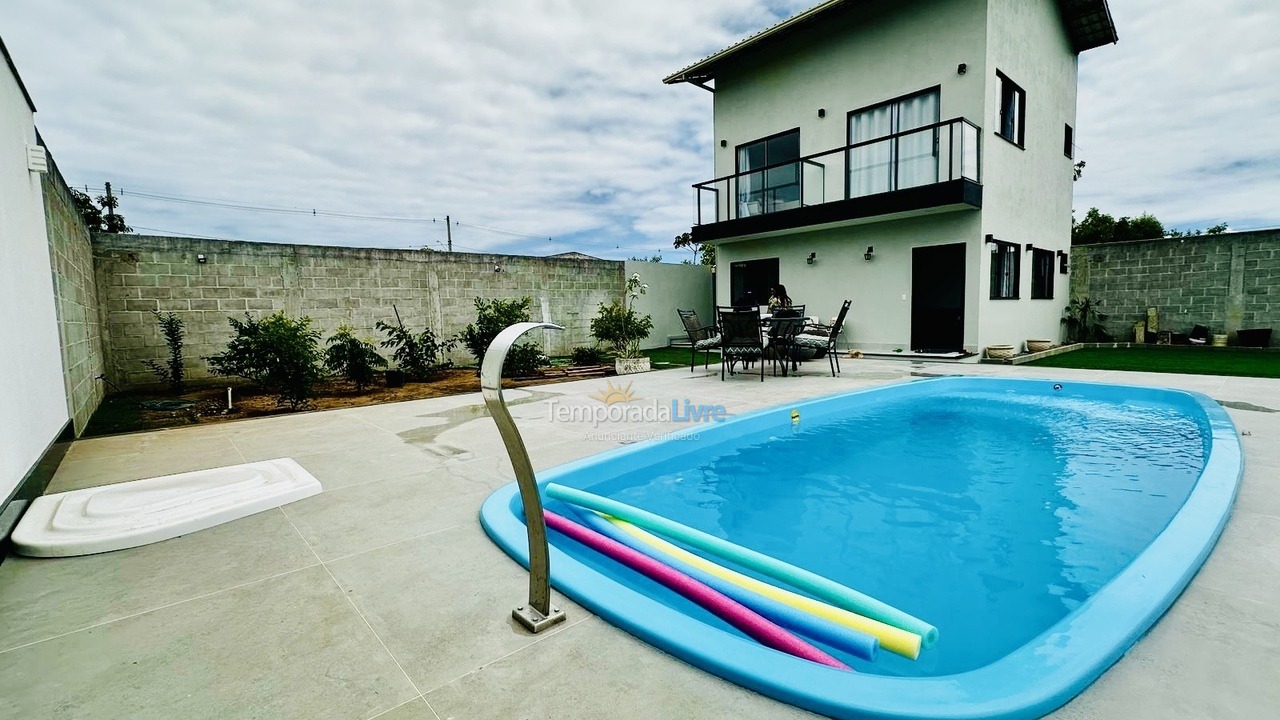 Casa para aluguel de temporada em Fundão (Praia Grande)