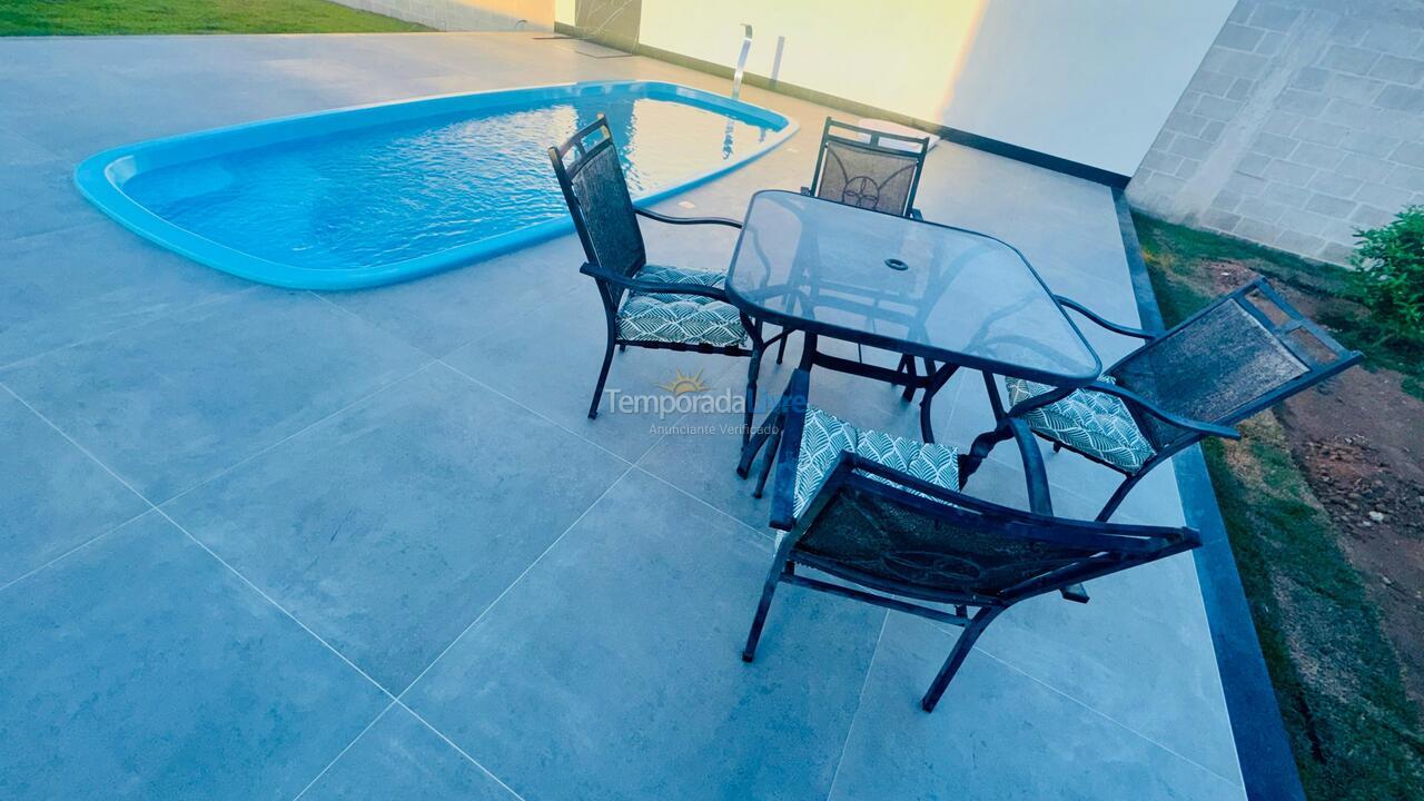 Casa para aluguel de temporada em Fundão (Praia Grande)