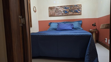 Quarto mar com janelão e ar condicionado 