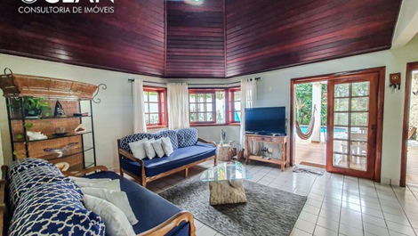 House with 4 suites, equipped with swimming pool, located in module 19 of Riviera