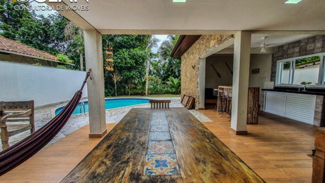 House with 4 suites, equipped with swimming pool, located in module 19 of Riviera