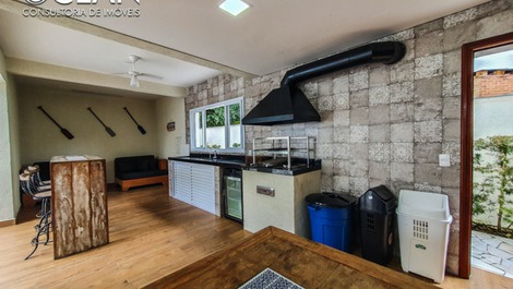 House with 4 suites, equipped with swimming pool, located in module 19 of Riviera