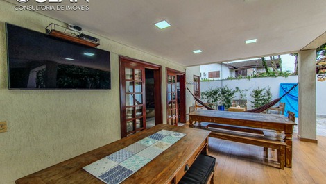 House with 4 suites, equipped with swimming pool, located in module 19 of Riviera