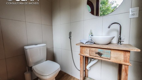 House with 4 suites, equipped with swimming pool, located in module 19 of Riviera