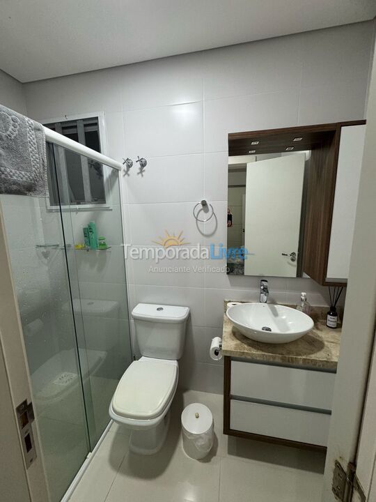 Apartamento para aluguel de temporada em Governador Celso Ramos (Praia de Palmas)