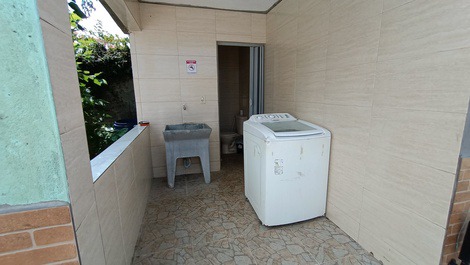 Área de serviço e banheiro 