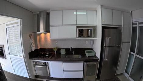 2 Bedroom Apartment with Suite and Air Conditioning for Seasonal Rental