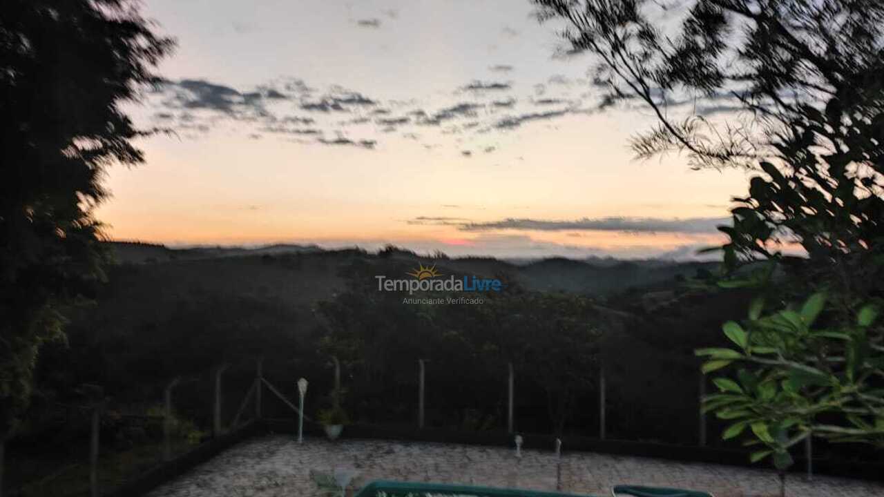 Casa para aluguel de temporada em Santa Branca (Jardim Santa Cecília)