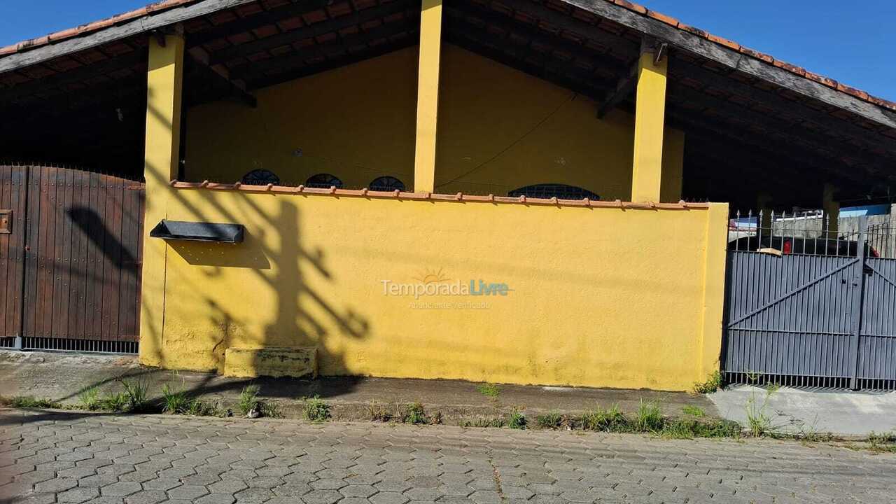 Casa para aluguel de temporada em Caraguatatuba (Jardim das Gaivotas)