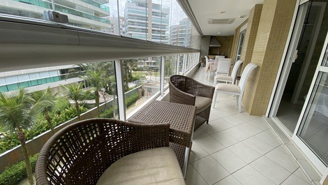 Apartamento em Riviera a 70 metros da praia