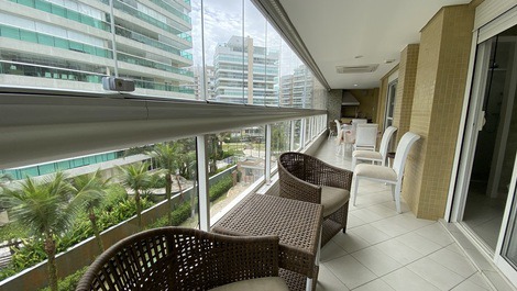 Apartamento em Riviera a 70 metros da praia