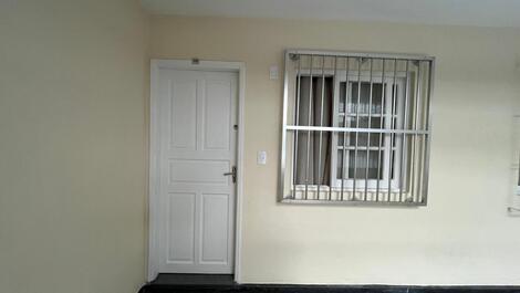 Porta de entrada do apartamento 