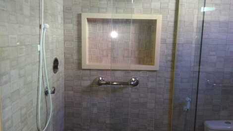 Barra de apoio no box