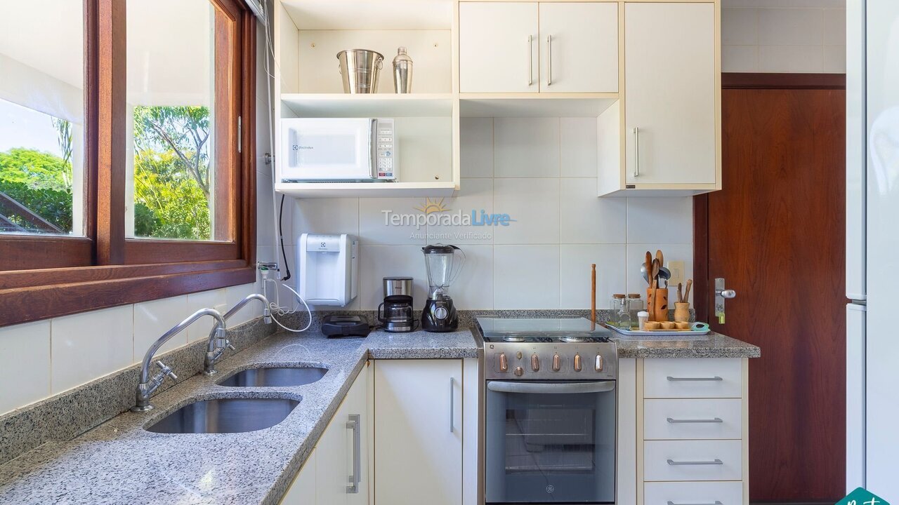 Apartamento para aluguel de temporada em Mata de São João (Imbassaí)