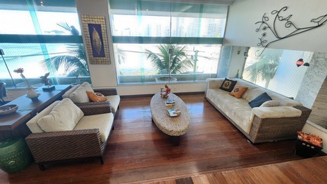 Huge oceanfront apartment with 4 air-conditioned suites, 14-foot barbecue, beach service