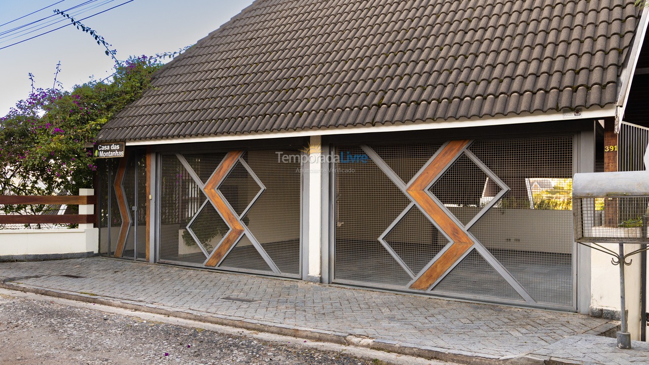 Casa para alquiler de vacaciones em Campos do Jordão (Vila Inglesa)