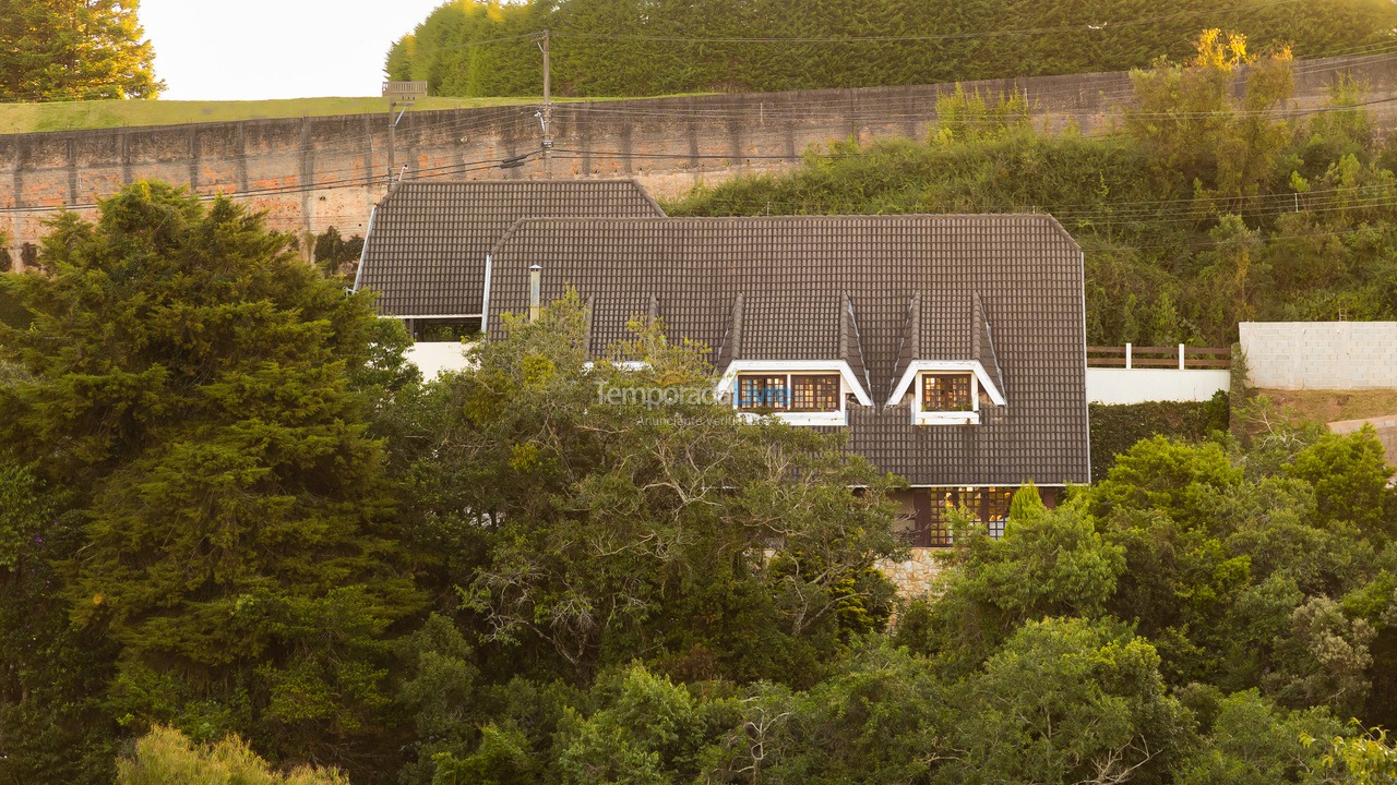 Casa para alquiler de vacaciones em Campos do Jordão (Vila Inglesa)