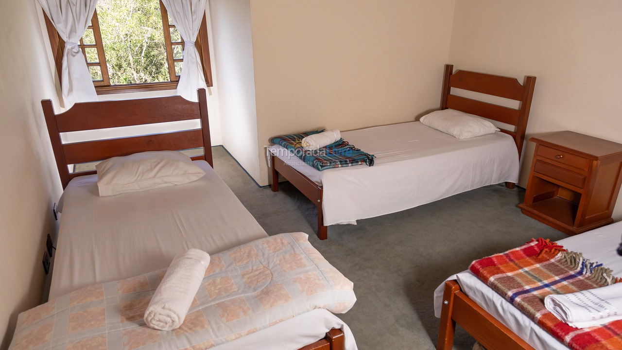 Casa para alquiler de vacaciones em Campos do Jordão (Vila Inglesa)