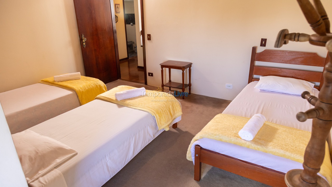 Casa para alquiler de vacaciones em Campos do Jordão (Vila Inglesa)