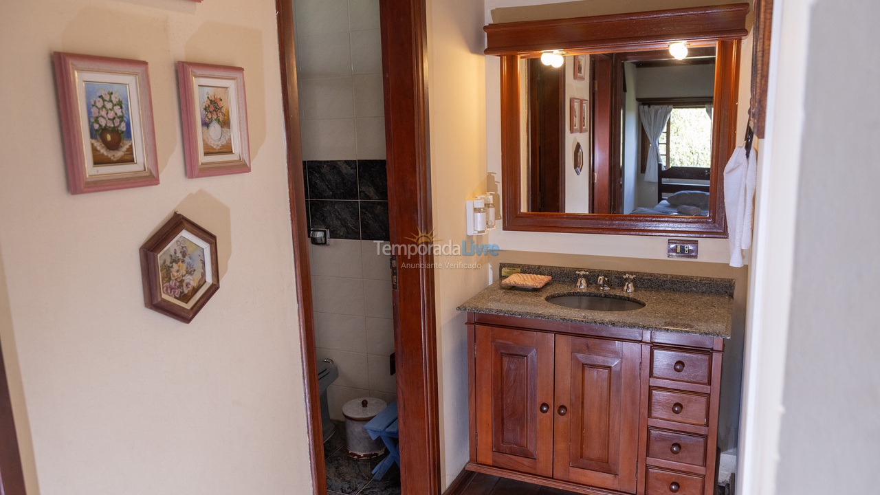 Casa para alquiler de vacaciones em Campos do Jordão (Vila Inglesa)