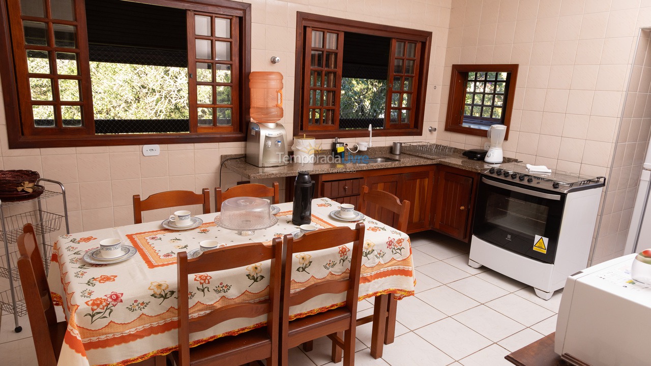 Casa para alquiler de vacaciones em Campos do Jordão (Vila Inglesa)