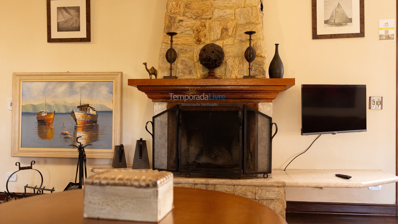 Casa para alquiler de vacaciones em Campos do Jordão (Vila Inglesa)