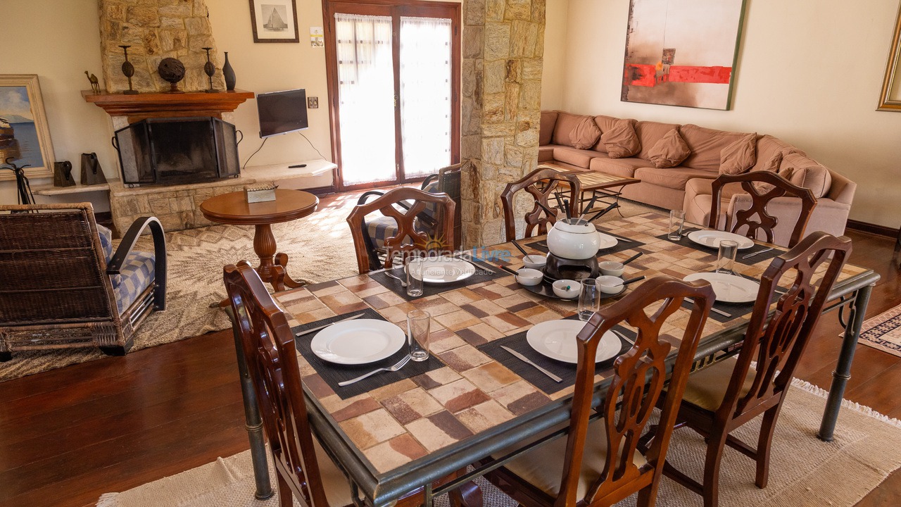 Casa para alquiler de vacaciones em Campos do Jordão (Vila Inglesa)