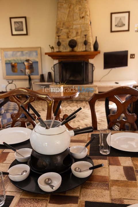 Casa para alquiler de vacaciones em Campos do Jordão (Vila Inglesa)