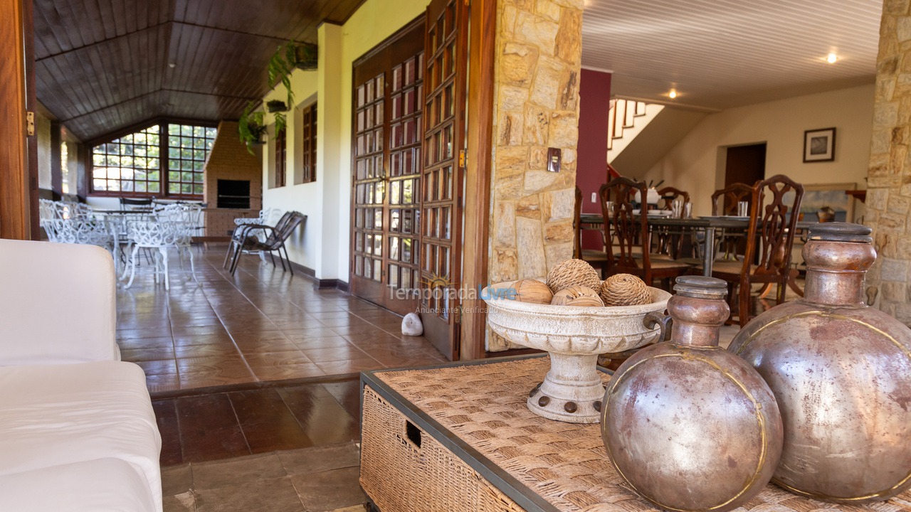 Casa para alquiler de vacaciones em Campos do Jordão (Vila Inglesa)