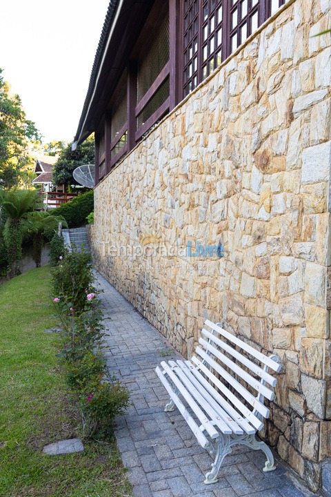 Casa para alquiler de vacaciones em Campos do Jordão (Vila Inglesa)