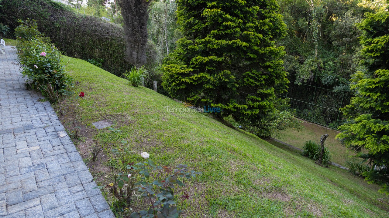 Casa para alquiler de vacaciones em Campos do Jordão (Vila Inglesa)