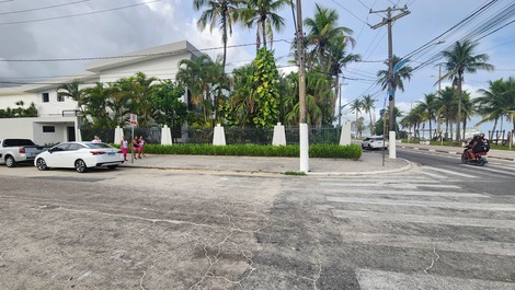 Mansão praia da Enseada pé na areia, piscina, churrasqueira até 20 pes