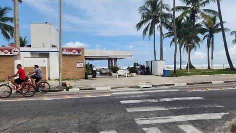 Mansão praia da Enseada pé na areia, piscina, churrasqueira até 20 pes