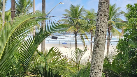 Mansão praia da Enseada pé na areia, piscina, churrasqueira até 20 pes