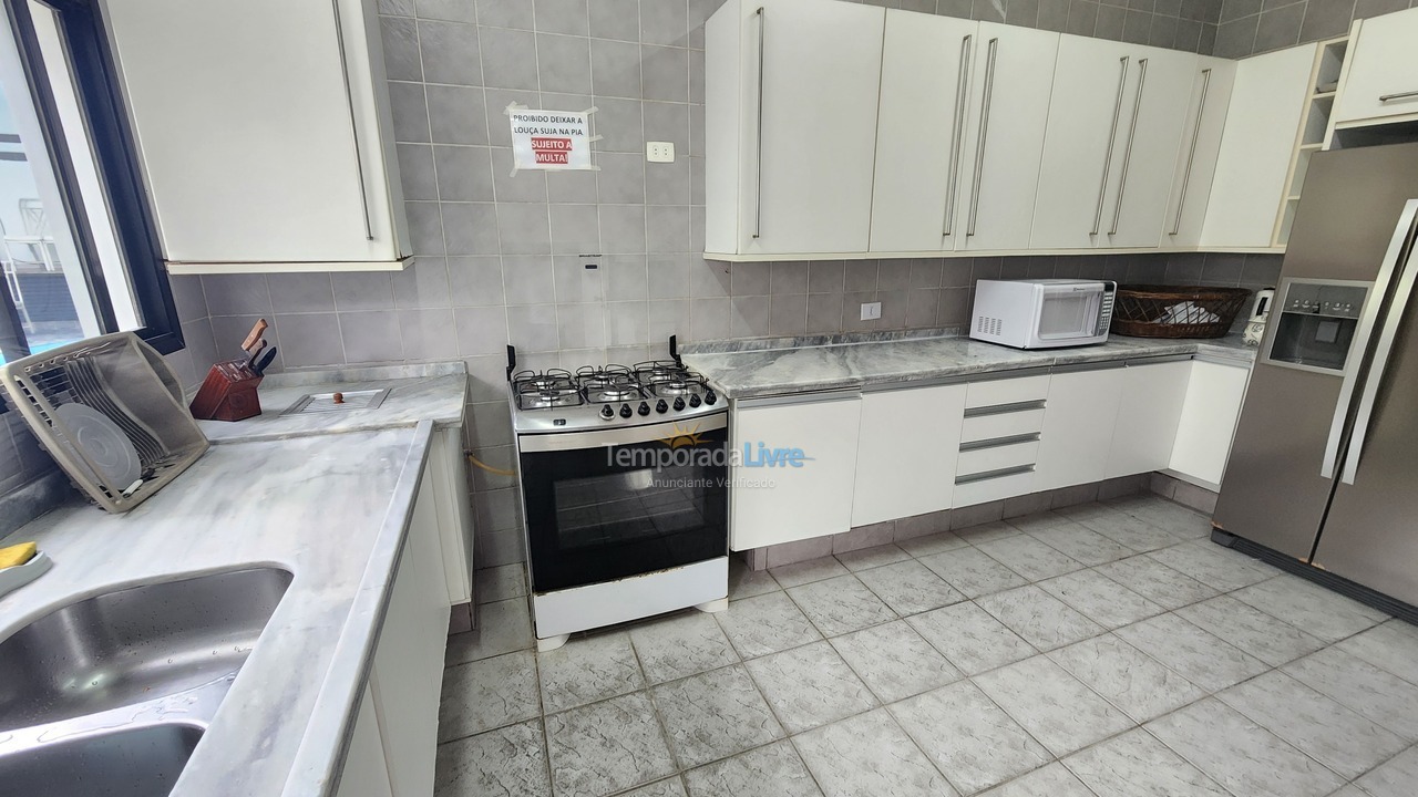 Casa para aluguel de temporada em Guarujá (Enseada)