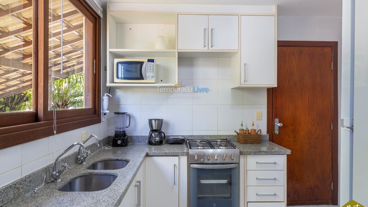 Apartamento para aluguel de temporada em Mata de São João (Imbassaí)