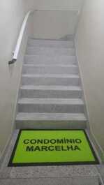 Entrada para o primeiro andar do edifício.