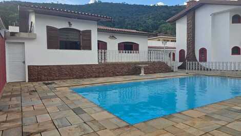 Refúgio aconchegante no centro de Águas de Lindóia