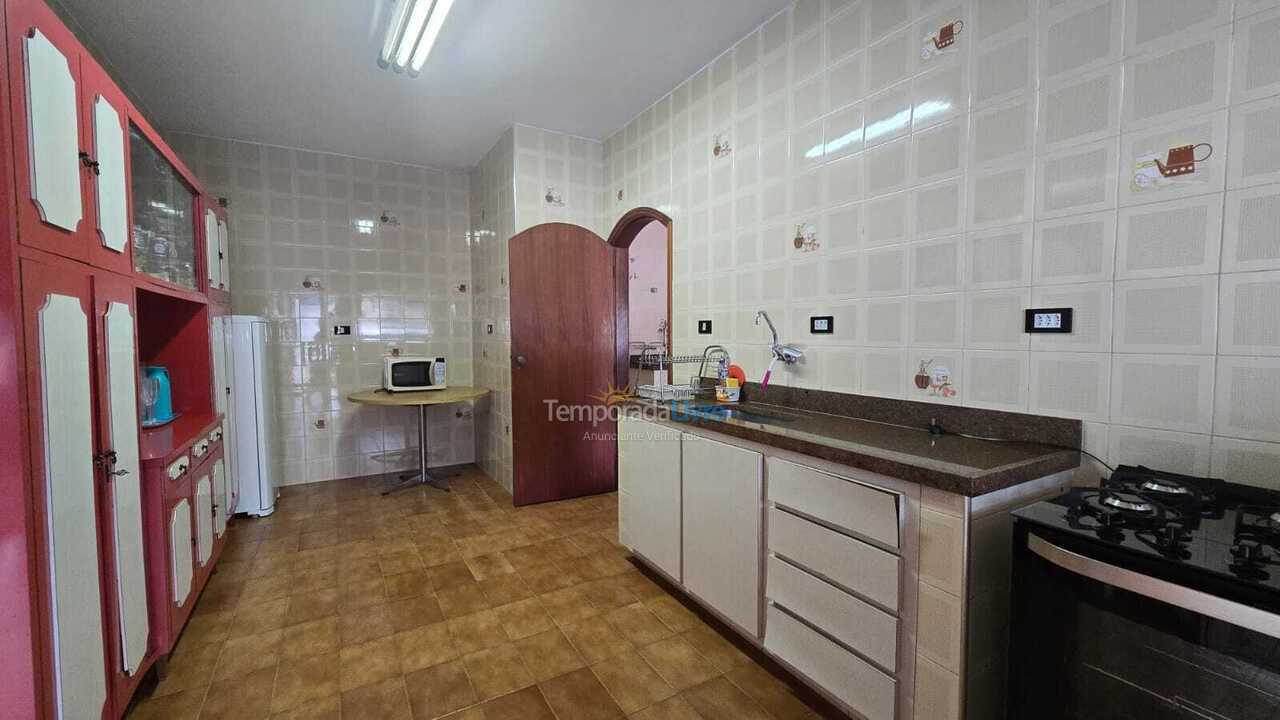 Casa para aluguel de temporada em águas de Lindóia (Centro)