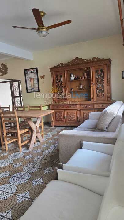 Casa para aluguel de temporada em águas de Lindóia (Centro)