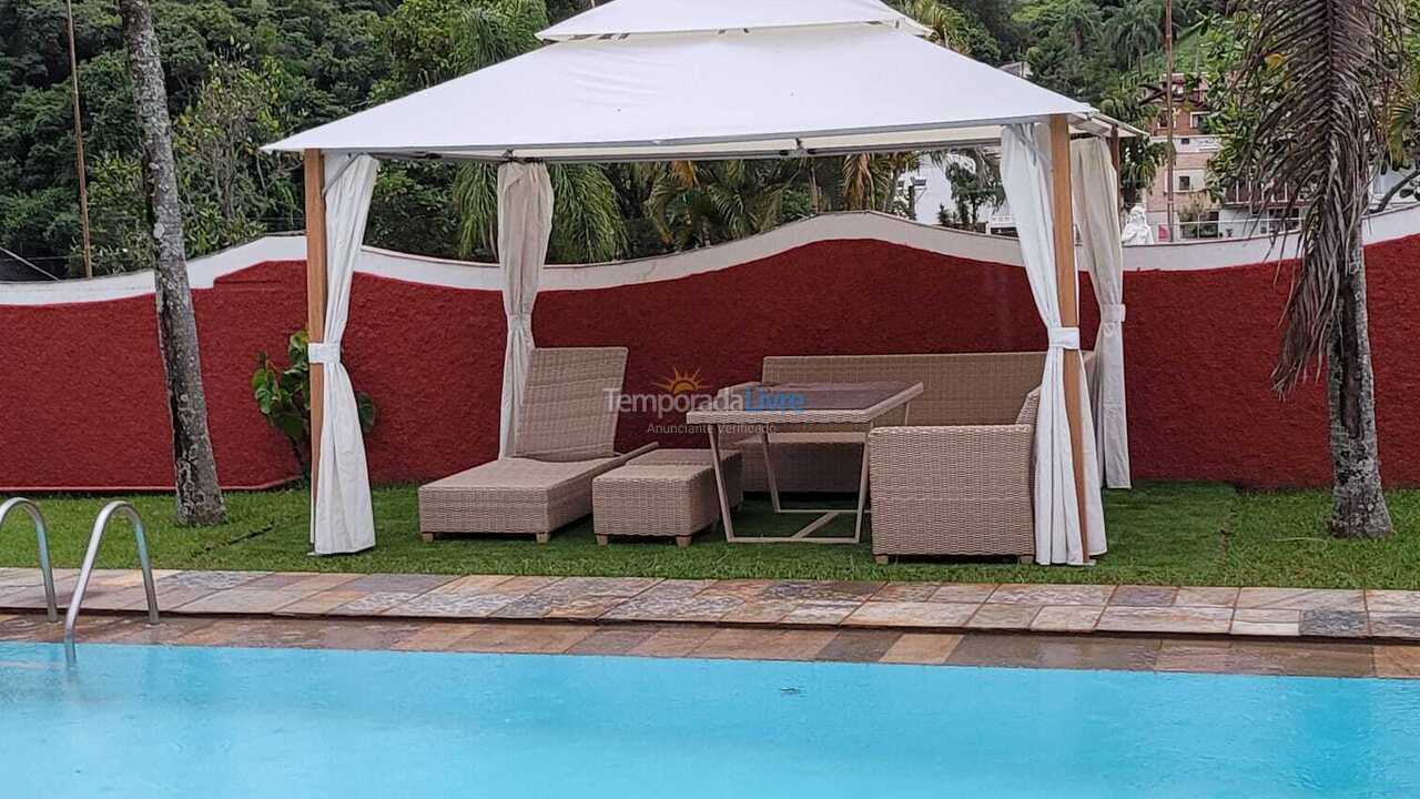 Casa para aluguel de temporada em águas de Lindóia (Centro)